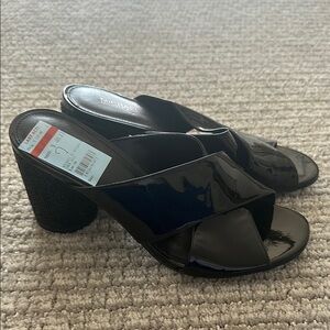 ISH Black Patent Leather Women's Heels